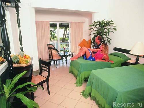 Browns Beach Hotel 2